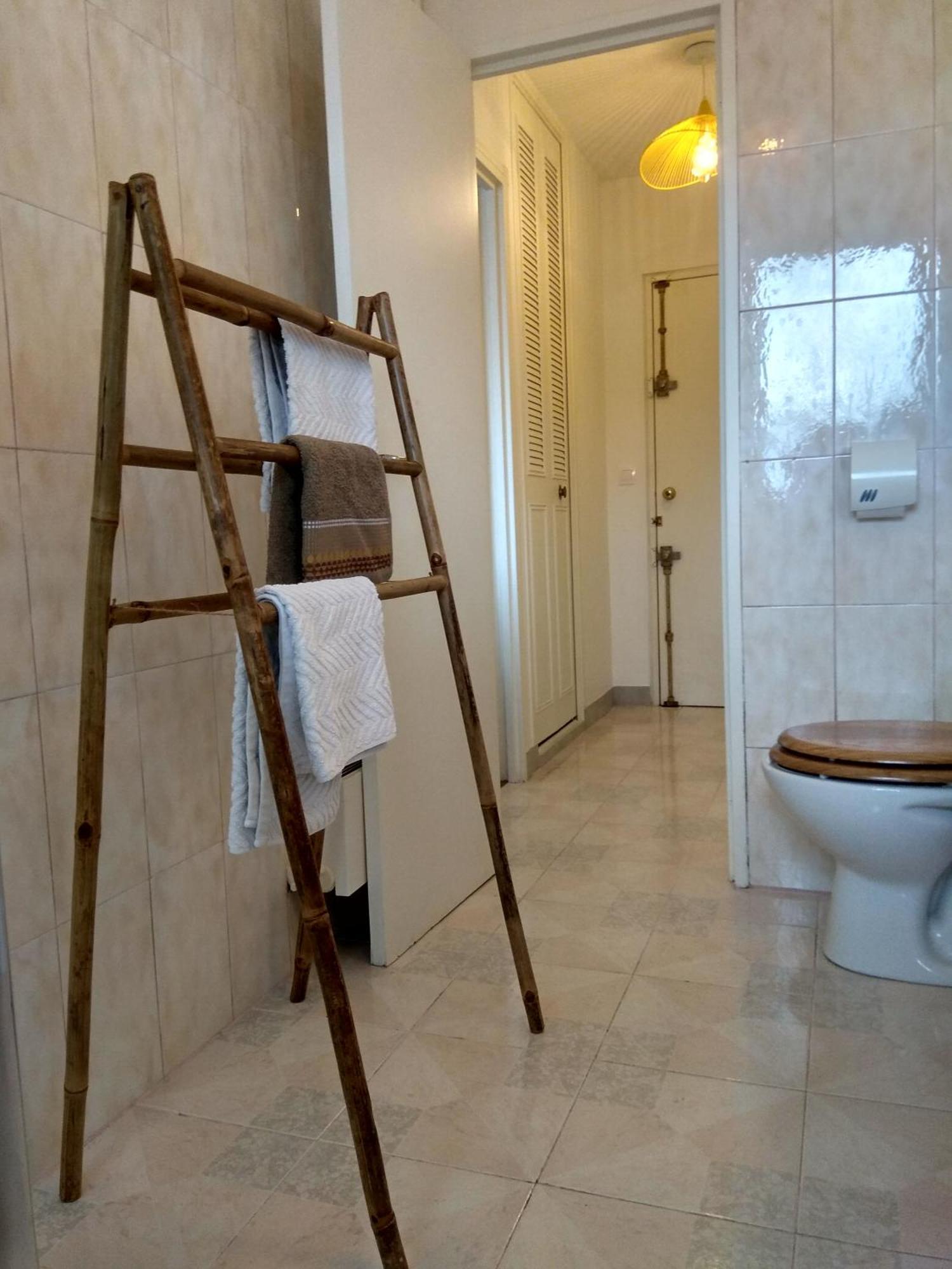 Budget Apart With Balcony And Great View Saint-Denis  Exterior photo
