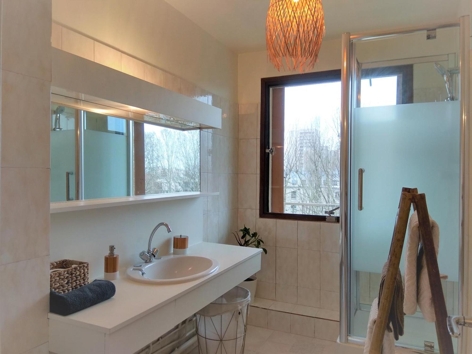 Budget Apart With Balcony And Great View Saint-Denis  Exterior photo