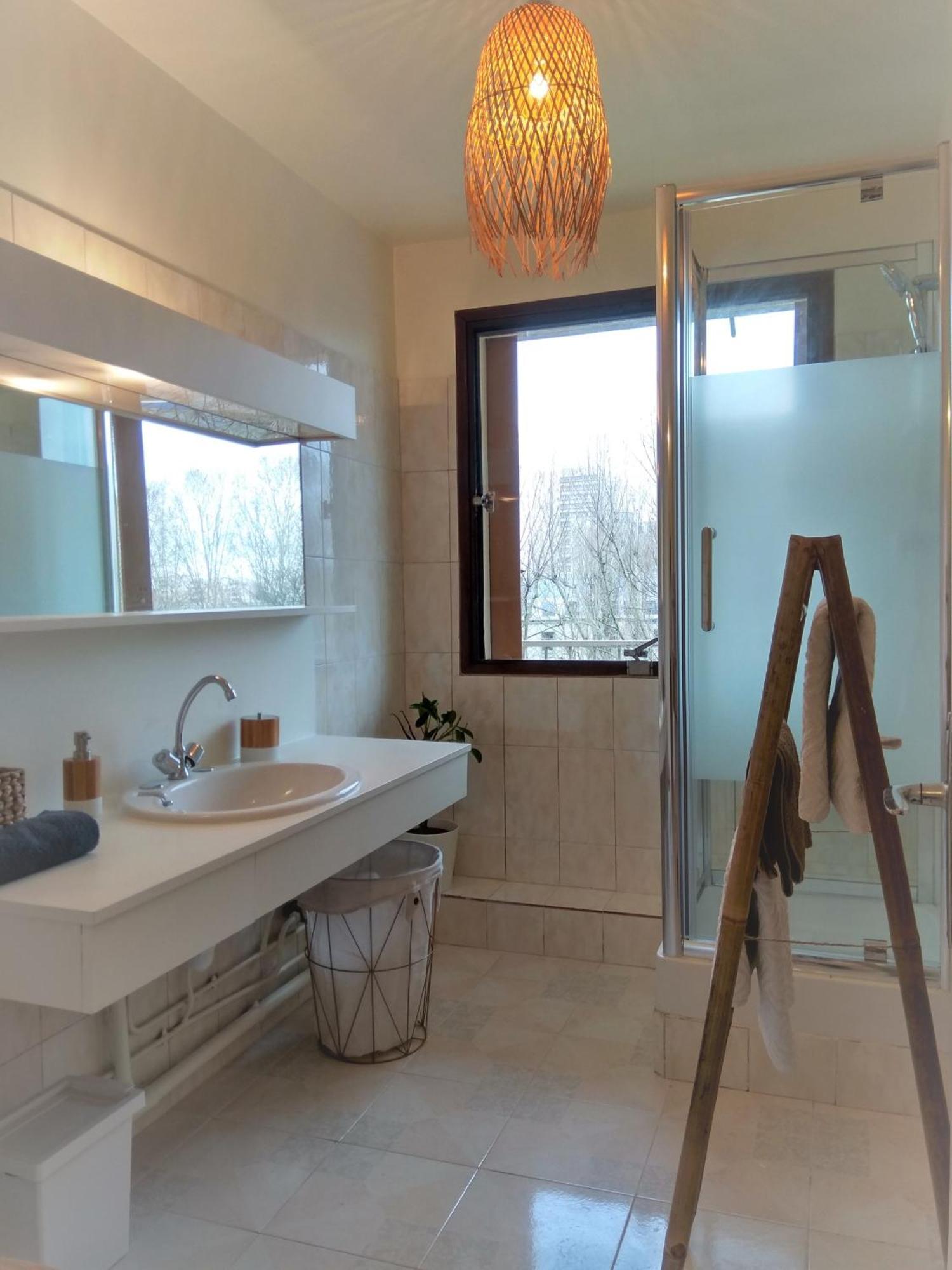 Budget Apart With Balcony And Great View Saint-Denis  Exterior photo